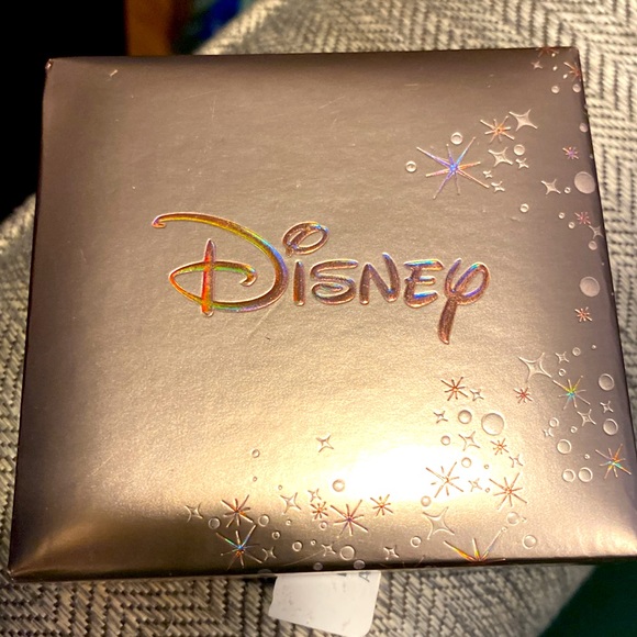 Disney Bowtiful Stud Earrings, large, crystal, silver-plated, New in Box - Picture 3 of 10